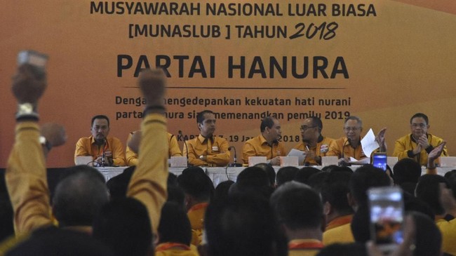 Terkait konflik di kepengurusan pusat Hanura, Ketua DPD Hanura DKI Jakarta curiga ada gerakan sistematis untuk menghancurkan partai tersebut dari dalam.