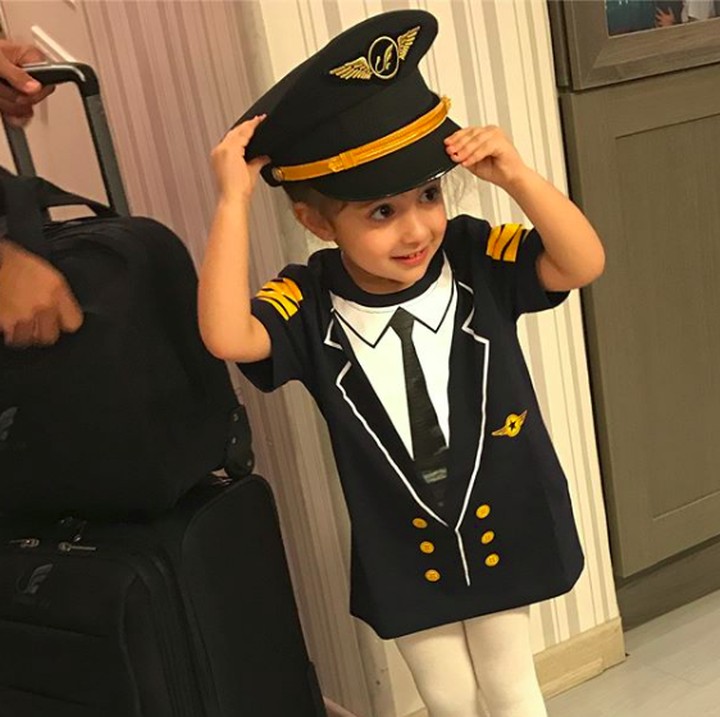 <p>Siapa yang mau diantar naik pesawat sama pilot cantik ini? (Foto: Instagram/ @nila_ghiyasi)</p>