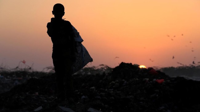 FOTO: Pengungsi Yaman Hidup dari Mengais Sampah