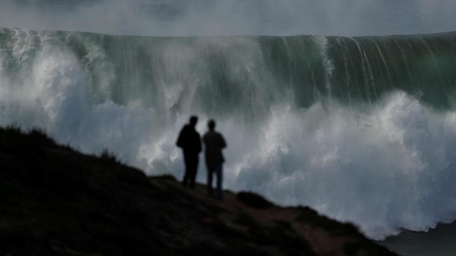 FOTO: 'Menunggangi' Maut di Nazare