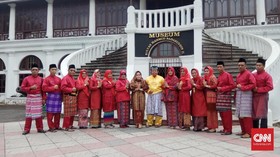 Pakaian Adat Resmi Jadi Seragam Dinas PNS di Palembang