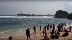 Cantiknya Pantai Sadranan