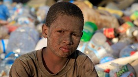 FOTO: Pengungsi Yaman Hidup dari Mengais Sampah