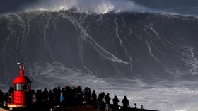 FOTO: 'Menunggangi' Maut di Nazare
