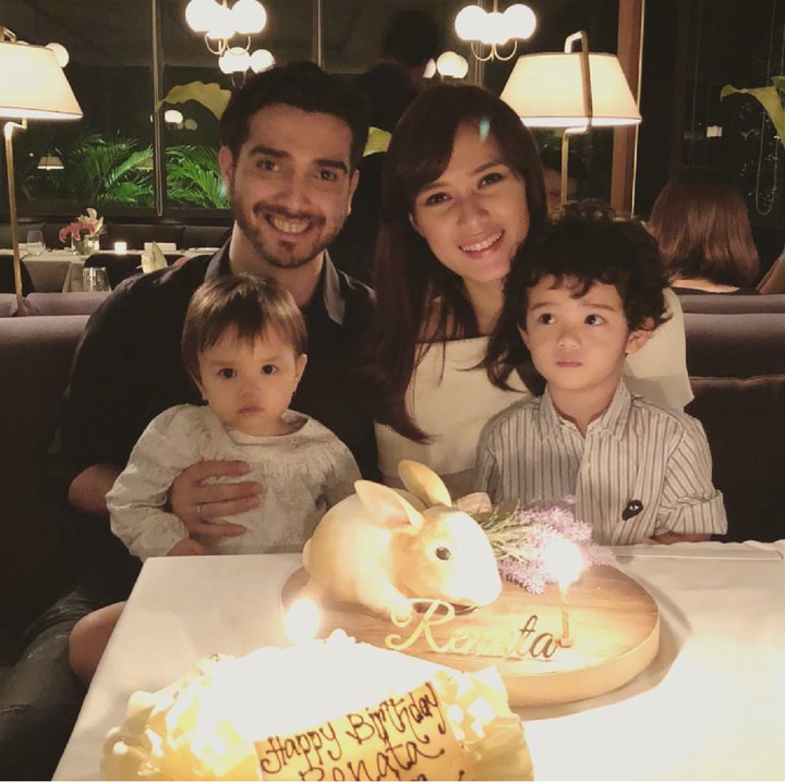 <p>Kini Fachri dan Renata sudah punya dua buah hati bernama unik, River dan Clover. (Foto: Instagram/renata711)</p>