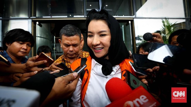 Eks Penyidik Robin diketahui bisa menemui dan mengenal Rita melalui perantara mantan Wakil Ketua Dewan Perwakilan Rakyat (DPR) Azis Syamsuddin.