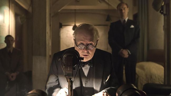 Beberapa film menarik untuk menjadi rekomendasi menonton Anda pada akhir pekan ini, seperti 'Darkest Hour' yang memenangkan Golden Globes 2018.