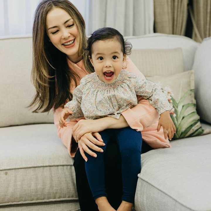 <p>Carla ini suka banget berpose lucu ya. (Foto: Instagram @cathysharon)</p>