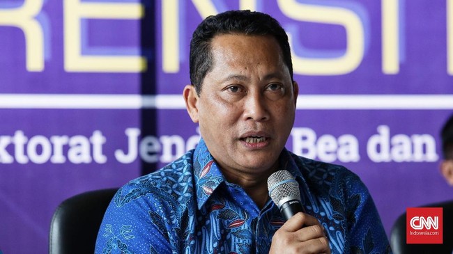 Menteri BUMN Rini Soemarno mencopot Djarot Kusumayakti sebagai Direktur Utama Perum Bulog dan menujuk Budi Waseso menggantikannya.