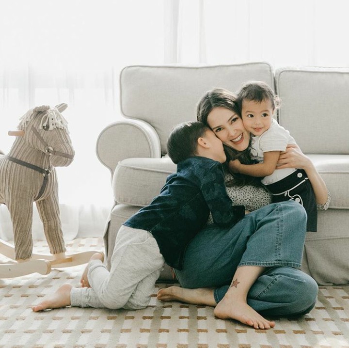<p>Semuanya sayang bunda. (Foto: Instagram @cathysharon)</p>