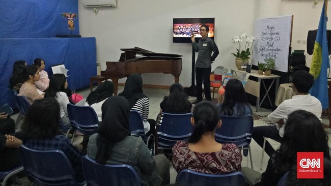SMP Labschool Kebayoran menggelar Parents Day dengan mengundang para profesional untuk berbagi cerita mengenai profesi mereka kepada para siswa.