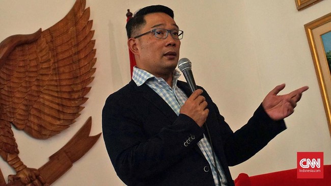 Ridwan Kamil mulai bersafari dalam kampanye pertamanya. Dia pertama-tama mengunjungi pesantren Alhikmussalafiyah di Purwakarta sebelum lanjut ziarah.