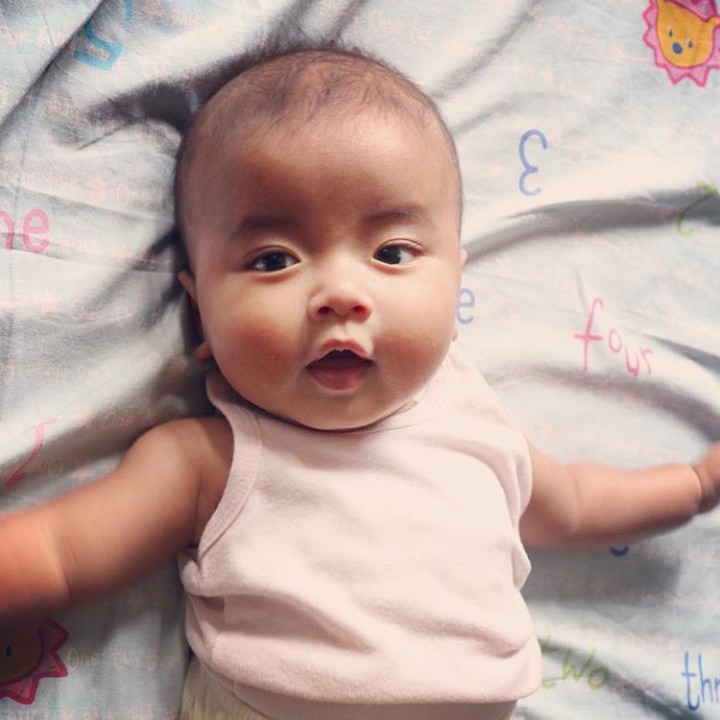 <p>Hai Bunda, bayi berwajah bulat dan berpipi gembil ini nama lengkapnya Rayyan Gibran Ridharaharja. Sang bunda, Asri Welas, biasa memanggilnya Mas Ibran. (Foto: Instagram @ibran_gibran)</p>