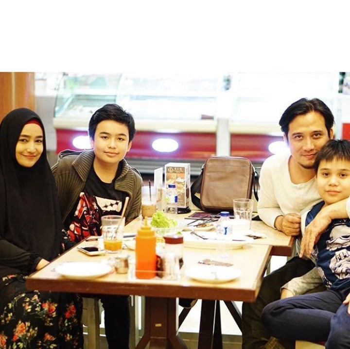 <p>Kalau yang ini kayaknya yang memfoto adalah kakak Tengku Syaira Anataya. (Foto: Instagram Cindy Fatikasari)</p>