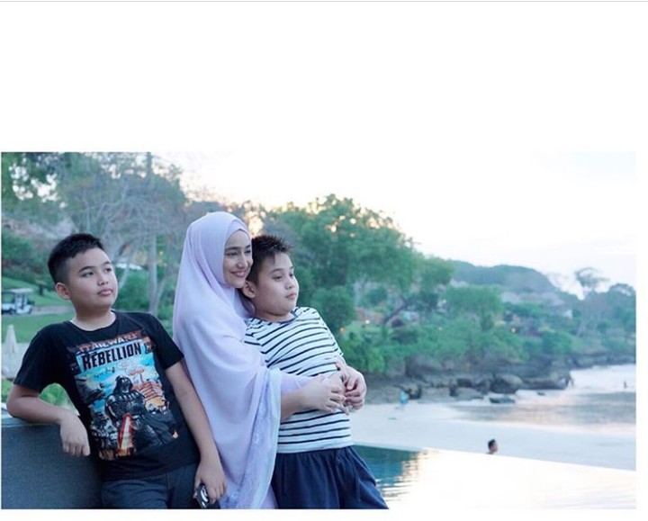 Foto Keluarga Cindy Fatikasari, si Sulung Seperti Adiknya Lho