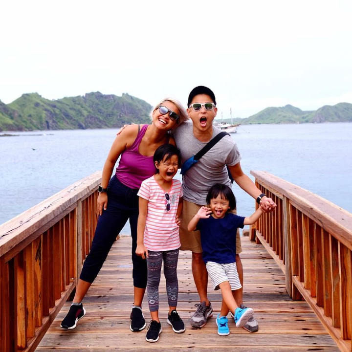<p>Walaupun sibuk, Ernest dan istri selalu mengutamakan keluarga. (Foto: Instagram/meiranastasia)</p>