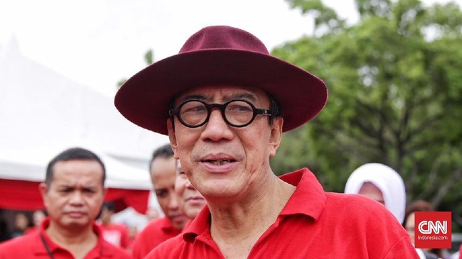 Menkumham Yasonna Laoly tak sadar masuk mobil milik Menteri Kehakiman Laos saat menghindari pertanyaan wartawan soal wacana penerbitan Perppu KPK.