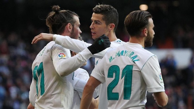 Real Madrid kembali ke jalur kemenangan dengan kemenangan fantastis 7-1 atas Deportivo La Coruna. Gareth Bale dan Cristiano Ronaldo cetak dua gol.