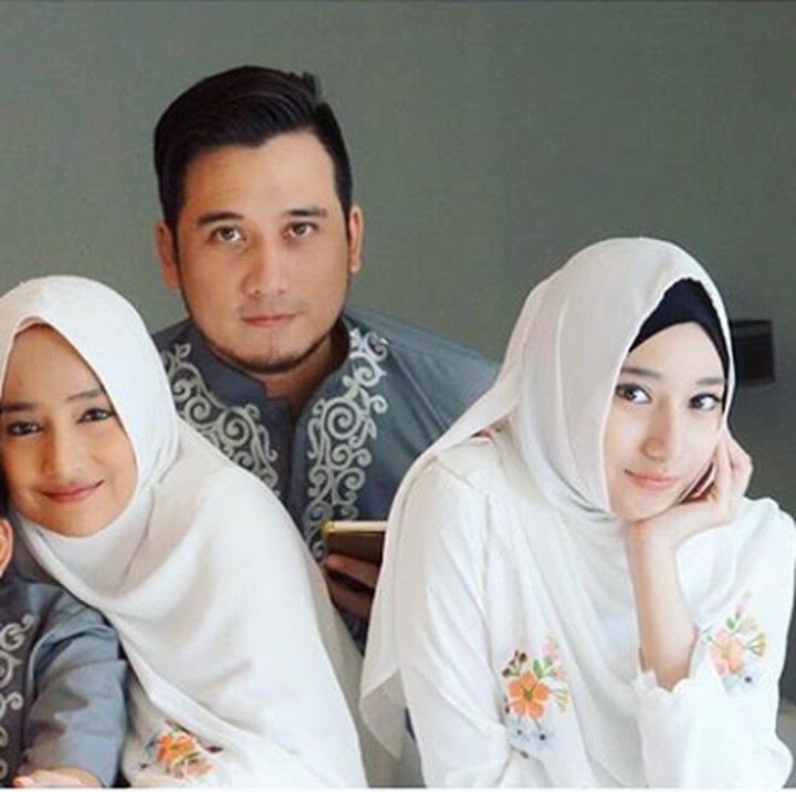 <p>Ya ampun benar-benar mirip nih ibu dan putrinya. Di foto ini, Tengku Firmansyah seperti punya dua anak gadis. (Foto: Instagram Cindy Fatikasari)</p>