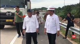 VIDEO: Jokowi Jajal Tol Lampung Gunakan Truk