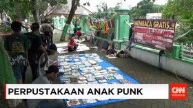 Anak-anak Punk Membuka Perpustakaan Gratis