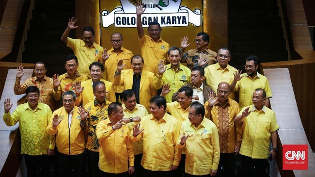 Ketum Golkar Airlangga Hartarto telah merombak kepengurusan DPP. Banyak nama lama dan baru mengisi pos di struktur partai, termasuk nama-nama eks militer.
