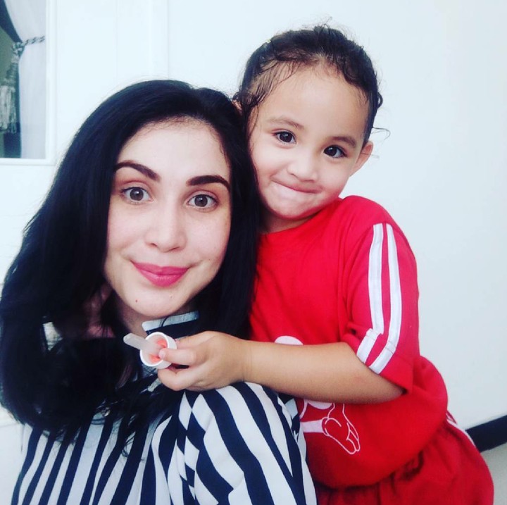 <p>Senyum begini, kecantikan Keisha nggak kalah lho sama Bunda Arumi. (Foto: Instagram/ @arumi_arumi_94)</p>