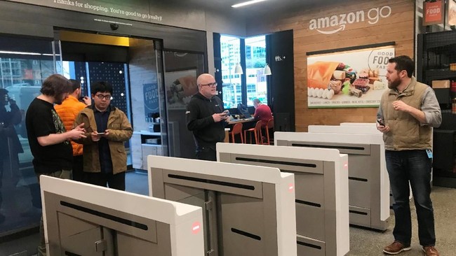 Amazon memberhentikan ratusan karyawan, mayoritas dilakukan di kantor pusat Amazon di Seattle, dan beberapa tim perusahaan di luar negeri.