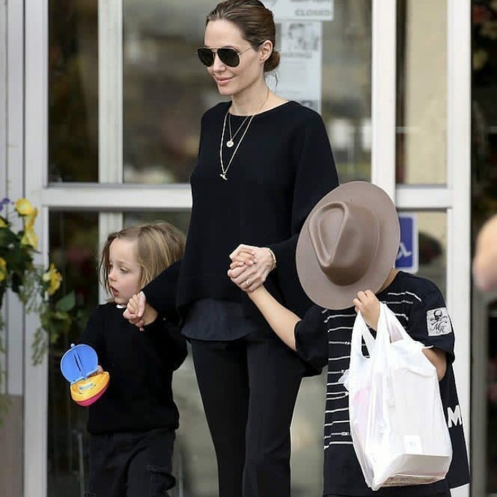 <div>Vivienne dan Knox sering banget jadi incaran paparazzi. (Foto: Instagram @vivienne.knox)</div>