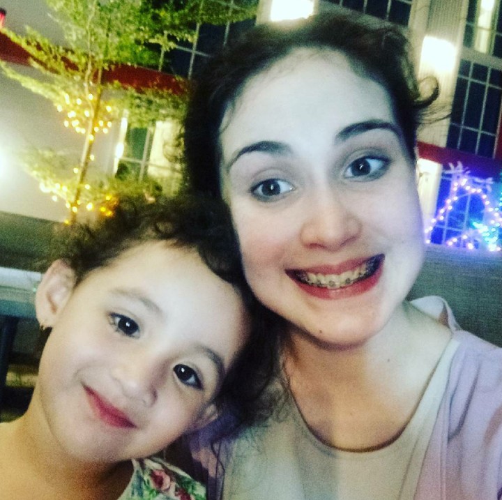 <p>Lho, kok sama bunda kayak kakak adik, Keisha? Hi-hi-hi. (Foto: Instagram/ @arumi_arumi_94)  </p>