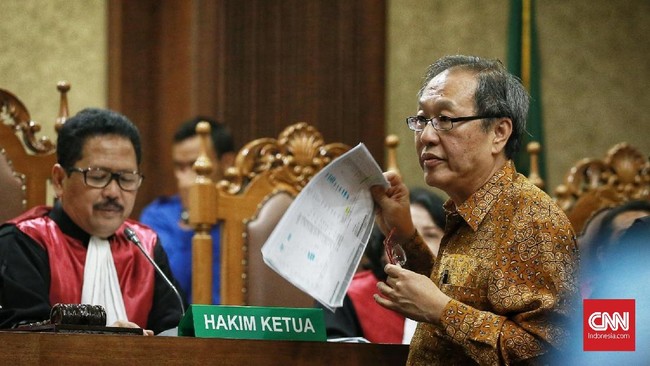 Melalui Pengacara Made Oka Masagung, Bambang Hartono, membantah soal aliran dana e-KTP ke sejumlah politikus seperti yang diungkap Setya Novanto.