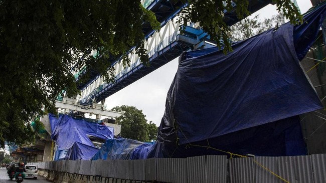 PT Jakarta Propertindo (Jakpro) memastikan, pembangunan LRT Jakarta tak akan terganggu, kendati terdapat tiang beton proyek di kawasan Kayu Putih yang roboh.