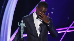 Sterling K. Brown Gebrak Sejarah Warna Kulit di SAG Awards