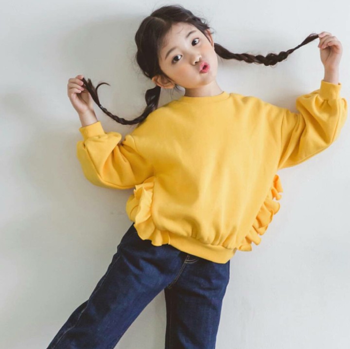 Gimana gaya gadis kecil ini, Bun? Lucu ya. Adalah Misa, Bun, make up artis dan pengarah gaya asal Jepang, khusus untuk anak-anak. (Foto: Instagram @kim_misa)
