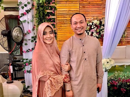 Kisah Cinta Nuri Maulida & Suami Wakil Bupati, Terenyuh Saat Izin Salat Usai Azan