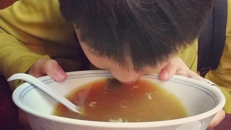Adakah bunda-bunda yang anaknya nggak mau makan kalau nggak pakai kuah?