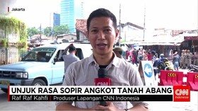 Unjuk Rasa Sopir Angkot Tanah Abang