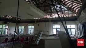 Atap Sekolah di Pandeglang Ambruk karena Gempa Lebak