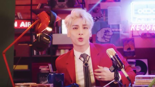 Penggemar SHINee protes karena nama mendiang vokalis boyband idolanya, Jonghyun, tak dimasukkan ke dalam daftar penghormatan Grammy Awards 2018.