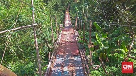 Jembatan Indiana Jones, Setapak Pertaruhan Para Penimba Ilmu