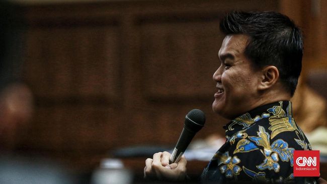 Setnov Disebut Suruh Irvanto Bagi Duit e-KTP ke Anggota DPR