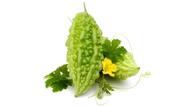 Peria atau pare biasanya diolah jadi masakan, tapi kenyataannya buah pahit ini juga punya manfaat untuk kecantikan wajah termasuk menghilangkan jerawat.