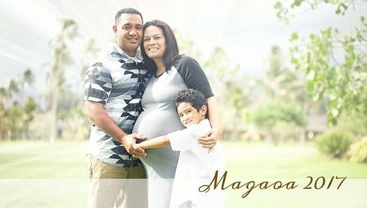 Sang istri meninggal, pria ini pun merawat bayi kembar tiganya.