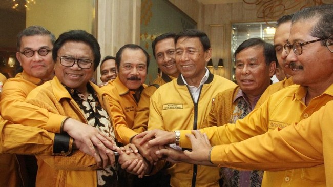 Masalah kepengurusan Hanura di tingkat pusat merembet ke kepengurusan di Jawa Timur. Efeknya, dukungan terhadap paslon pun dialihkan.
