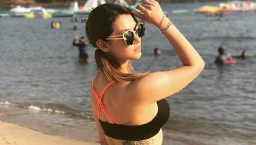 img-title Maria Ozawa Takjub dengan Ketampanan Artis Pria Indonesia