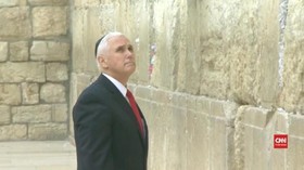 VIDEO: Momen Mike Pence Kunjungi Tembok Ratapan