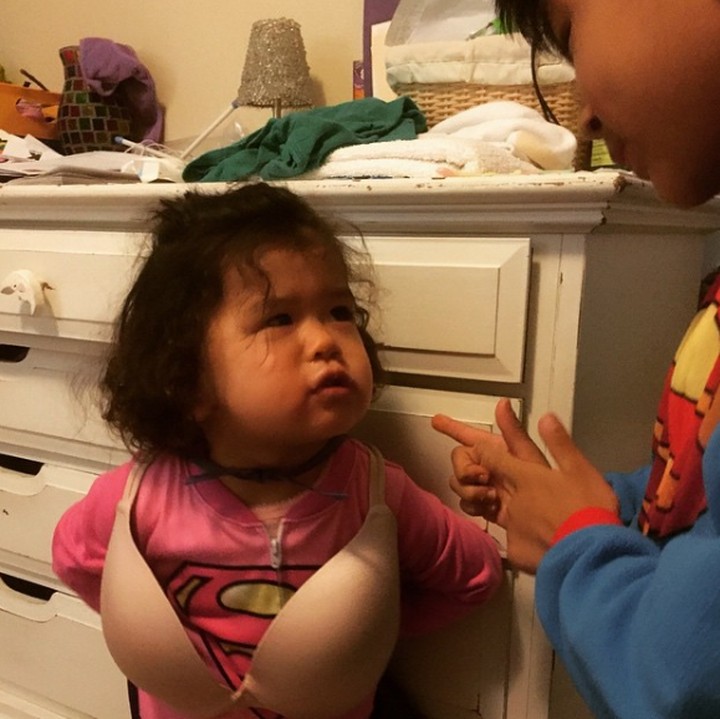 <div>Mau jadi superwoman nih, Nak? (Foto: Instagram @Roerezpacheco)</div>