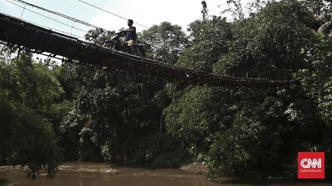 FOTO: Jembatan 'Indiana Jones' Nadi Penghubung Jakarta-Depok