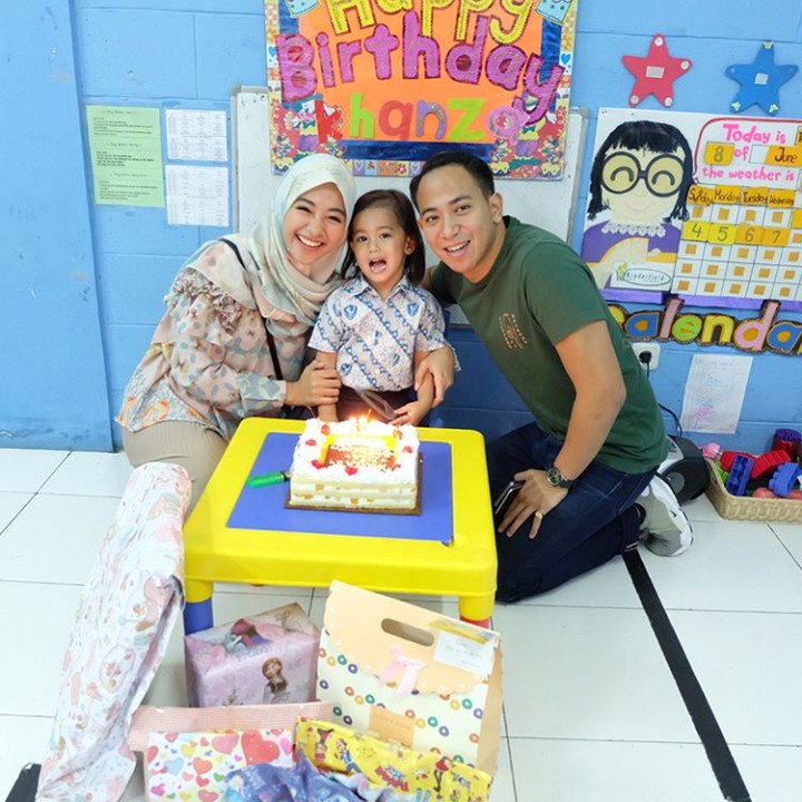 <p>Ini saat Khanza, putri semata wayang Poppy Bunga berulang tahun. (Foto: Instagram Poppy Bunga)</p>