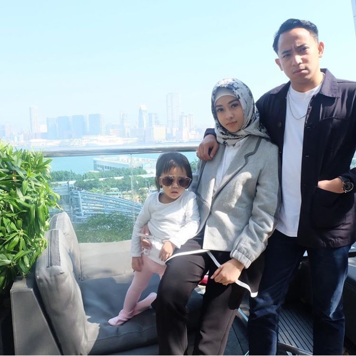 <p>Meski pose tanpa senyum, tapi keren. (Foto: Instagram Poppy Bunga)</p>